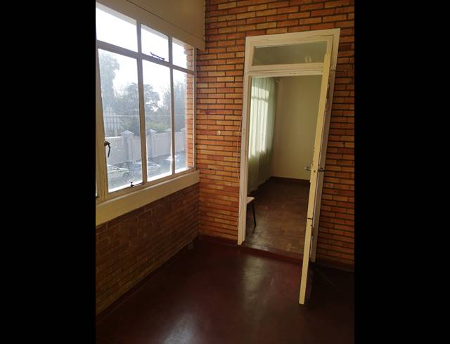 1 BEDROOM APARTMENT FOR SALE IN EMMARENTIA